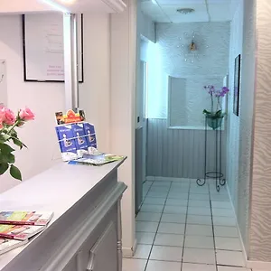 ** Hotel Aux Armes De Belgique France